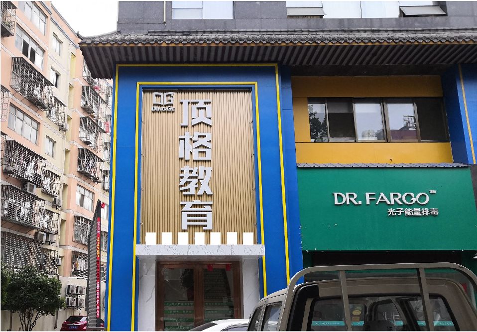 洪江门头设计要符合门店特色。