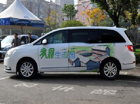 洪江户外车贴喷绘如何保持效果?